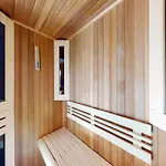 شاليه Lush In With Sauna *