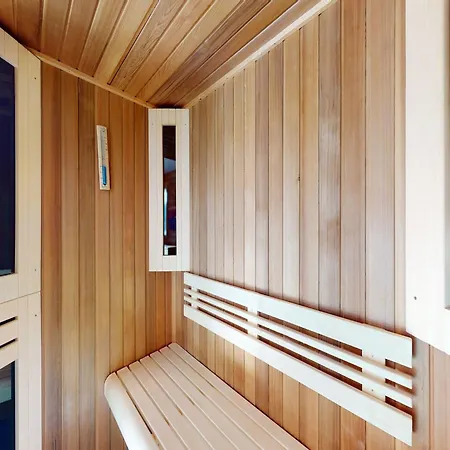 Alpesi faház Lush In With Sauna *